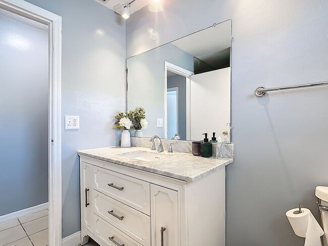Building Photo - 3 Bedroom Home in Poinciana