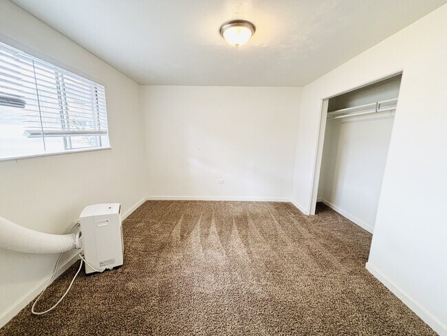 Building Photo - 13413 Minuteman Dr