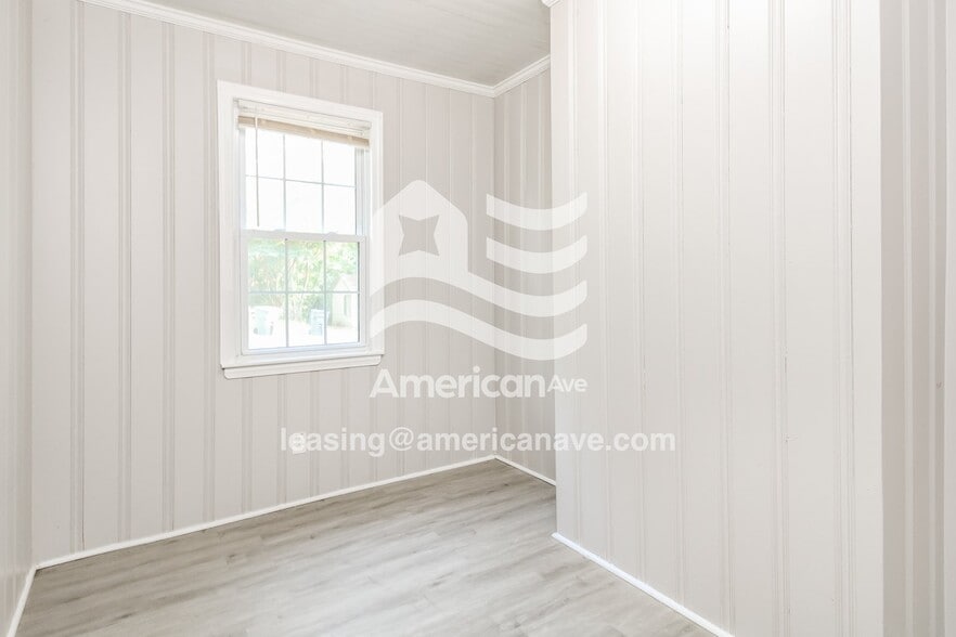 Building Photo - 407 Pineneedle Rd