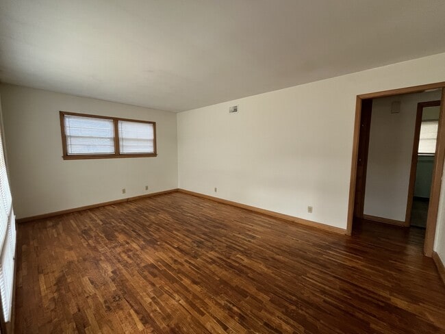 Building Photo - 122 N Joann St