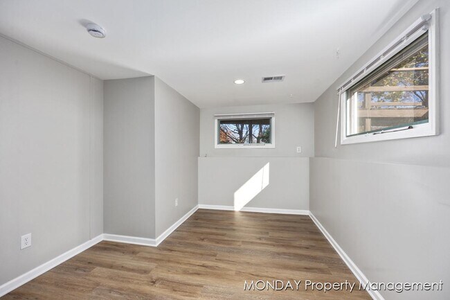 Building Photo - 945-947 Lancashire Ct - 947