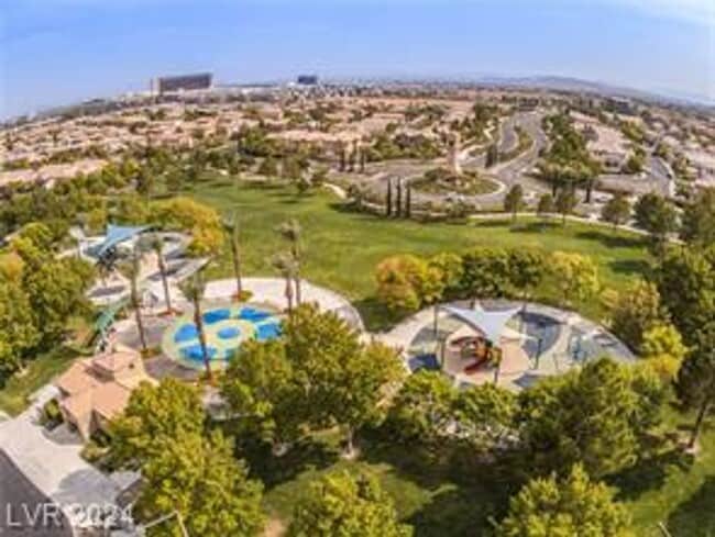 Building Photo - Beautiful 4 bedroom 3 bath plus loft home in the Vistas in Summerlin!