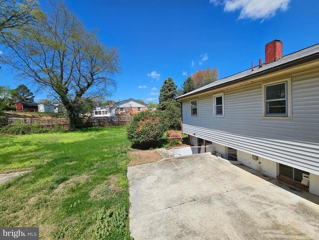 Building Photo - 14236 Caroline St