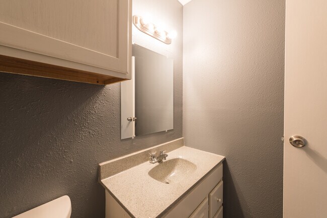 Building Photo - 708 Santa Rosa Dr
