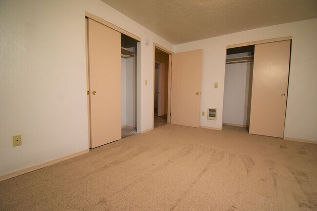 Building Photo - 3-Bedroom, 1-Bathroom Apartment in the Hea...