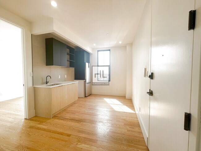 Building Photo - 1520 ST JOHNS PLACE Unit 5