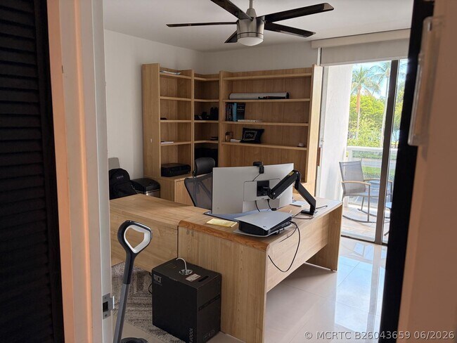 Building Photo - 3625 N Country Club Dr