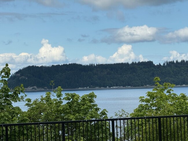 Building Photo - Brand New Apartment in Mukilteo with Parti...