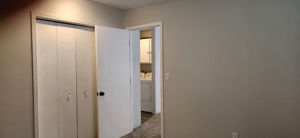 Building Photo - 1429 N Sherman Ave