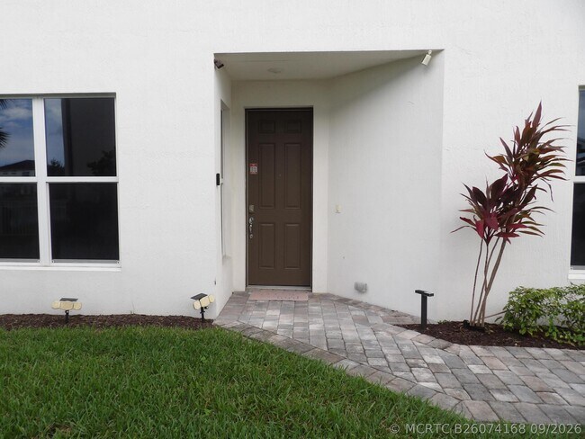 Building Photo - 6050 Praza Ln