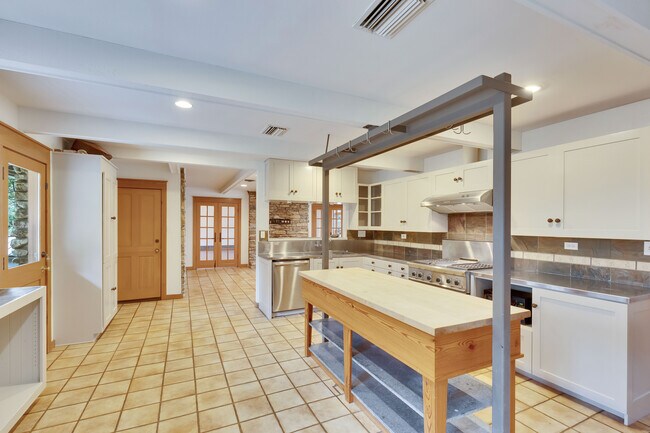 Building Photo - 408 Westwood Terrace