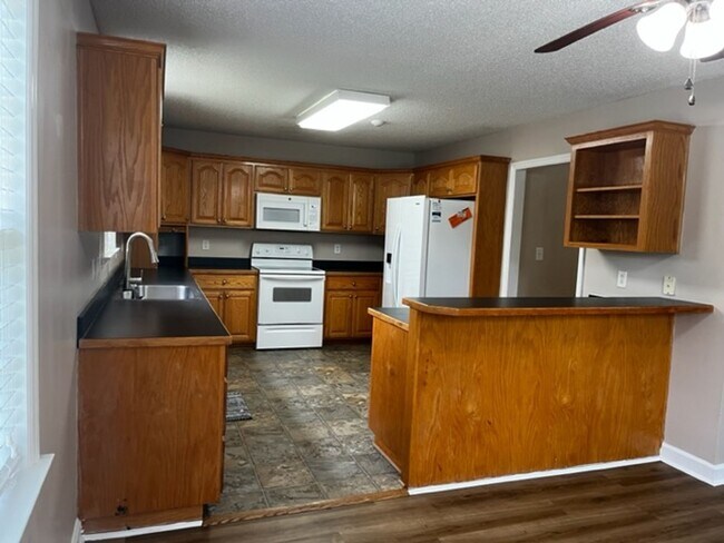 Building Photo - Beautiful Home in Hunters Ridge New Bern