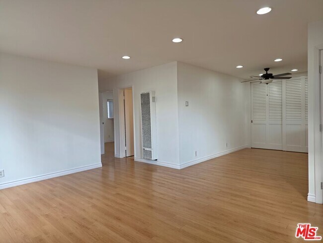 Building Photo - 2337 W Gramercy Ave