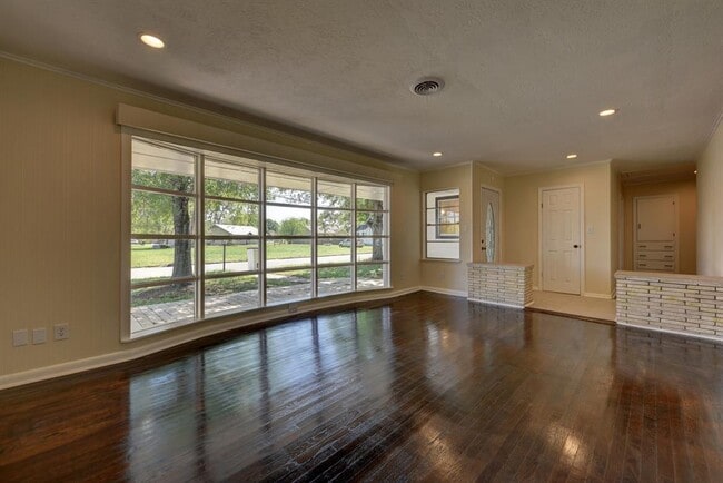 Building Photo - 415 Silliman St