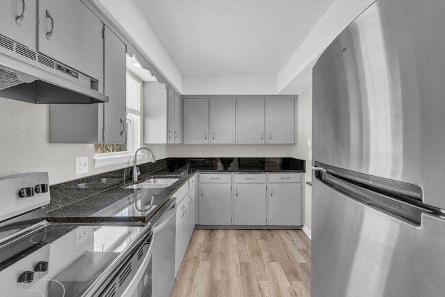 Building Photo - Amazing Townhomes