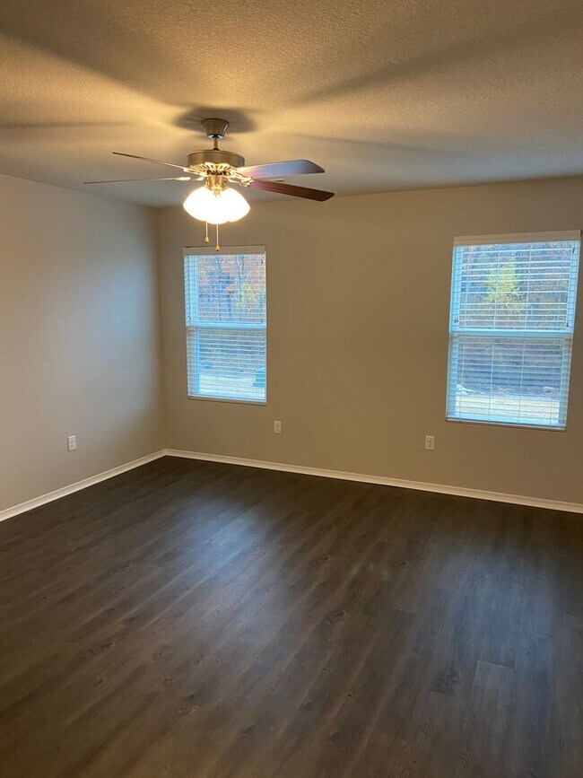 Building Photo - *Pre-leasing* Four Bedroom | Two Bathroom ...