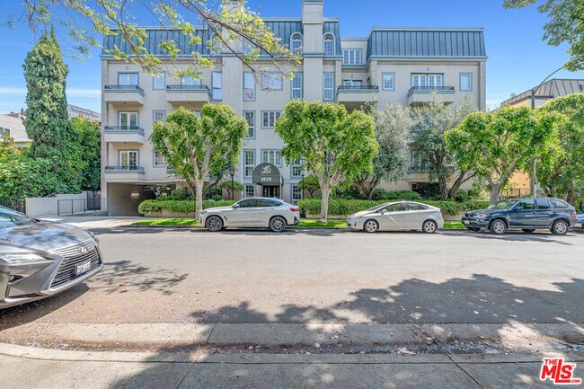 Building Photo - 1370 Kelton Ave