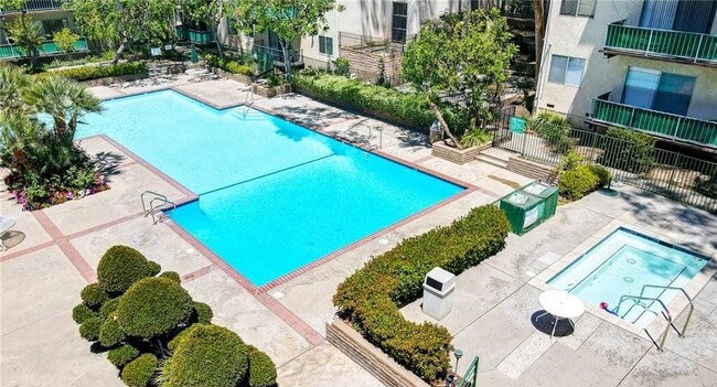 Building Photo - 5460 White Oak Ave