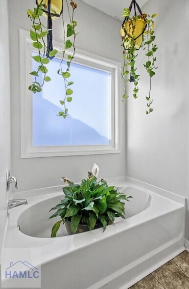 Building Photo - 56 Avondale Dr NE