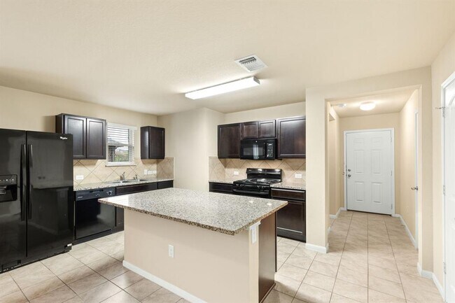 Building Photo - 609 Topaz Ln