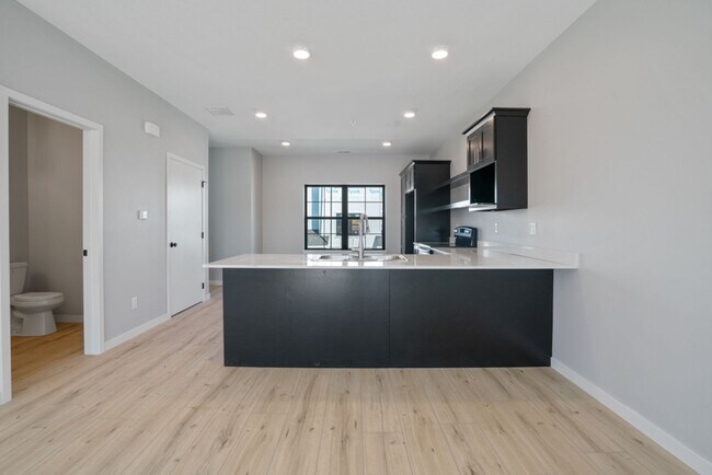 Building Photo - Clear Lake Condos