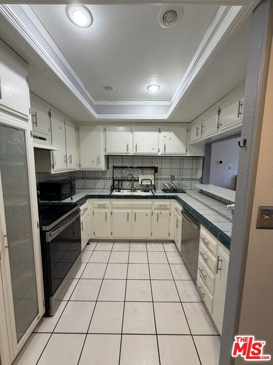 Building Photo - 321 S San Vicente Blvd
