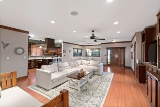 Building Photo - 209 Windmeade Cir