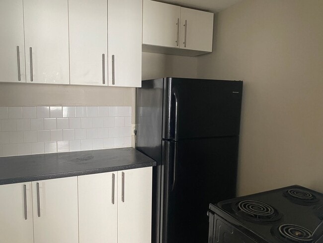 Building Photo - 1177-1177 1/2 Lilley Ave