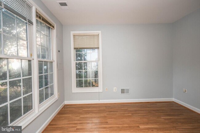 Building Photo - 1303 Cameron Hill Ct