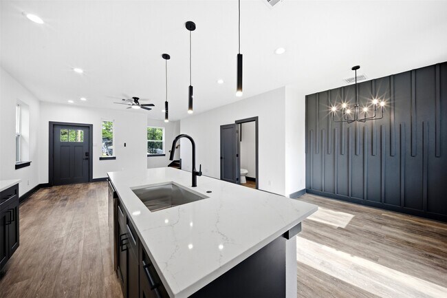 Building Photo - 7818 Hanfro Ln