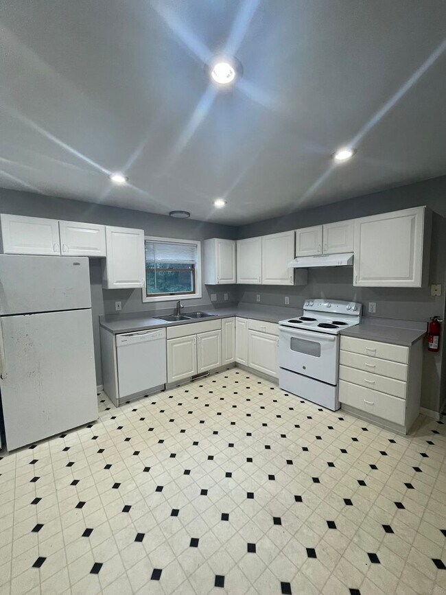 Building Photo - 230/232 Brookridge Ct.