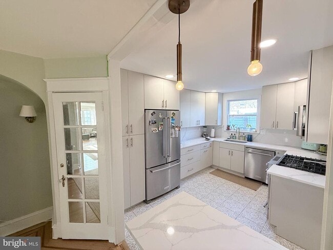 Building Photo - 3463 W Queen Ln