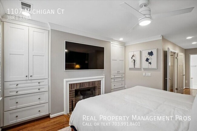 Building Photo - 1107 Michigan Ct