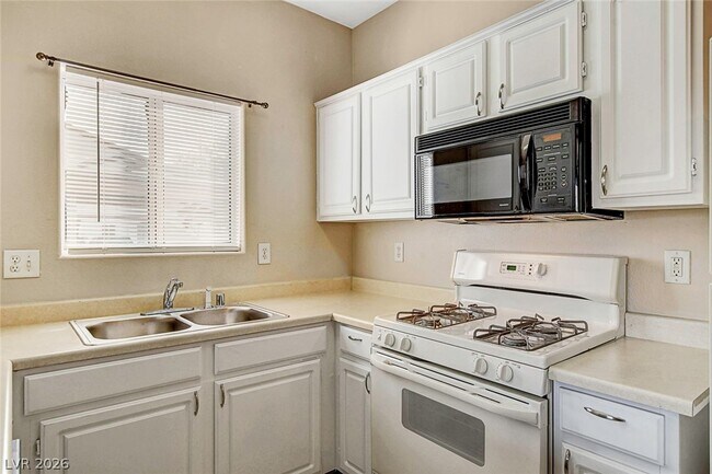 Building Photo - 5650 E Sahara Ave