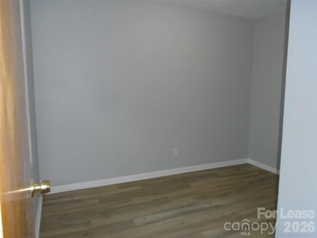 Building Photo - 4024 Rosehaven Dr