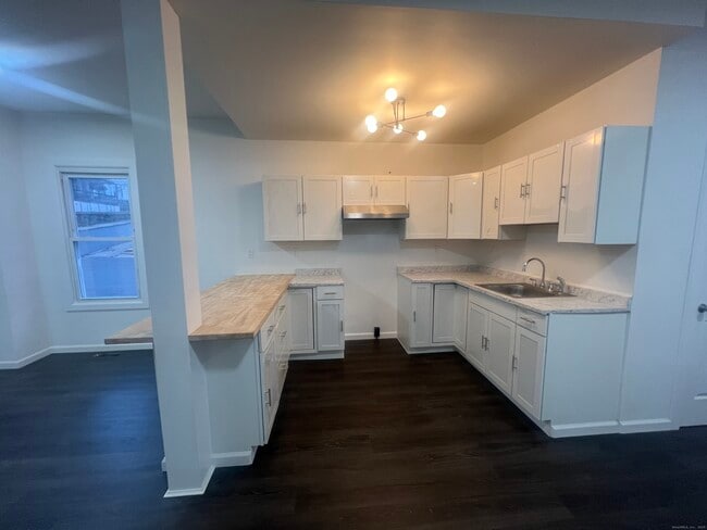 Building Photo - 28 Wall St