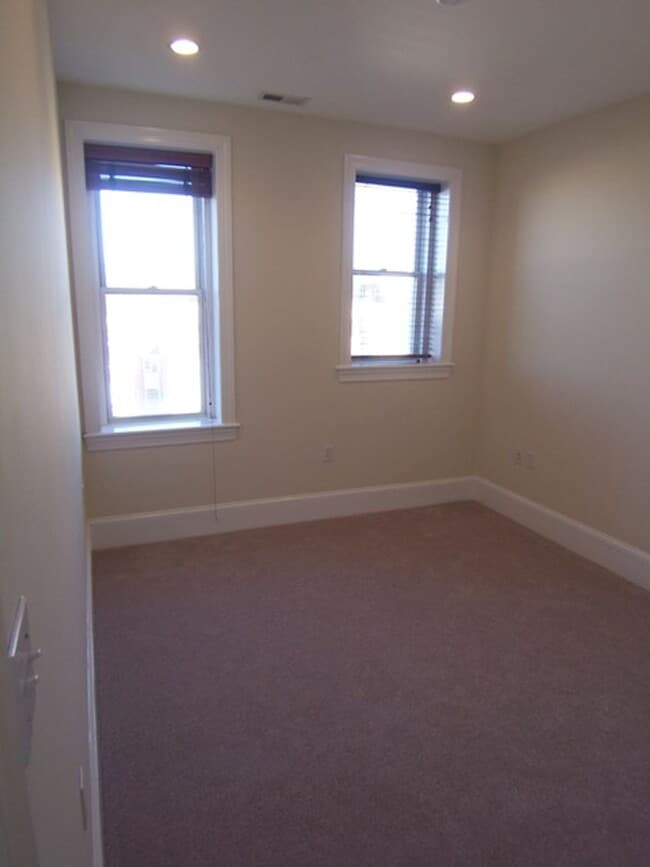 Building Photo - Be Majestic at the Majestic Condominiums! ...