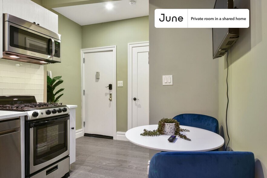 Building Photo - Private bedroom in 3 bed/1 bath Home