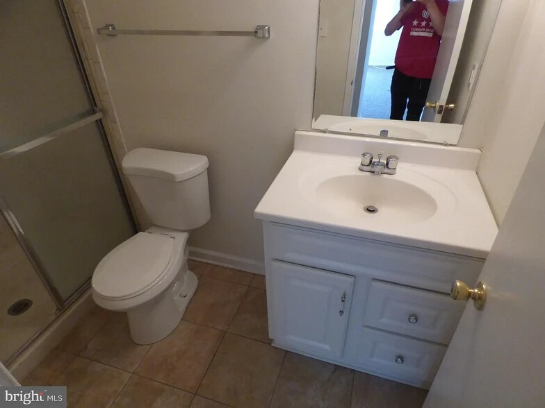 Bathroom - 10222 Prince Plz