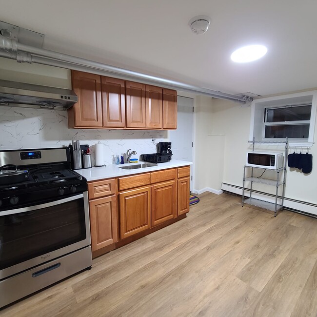 updated kitchen w/ new appliances - 1119 43rd St