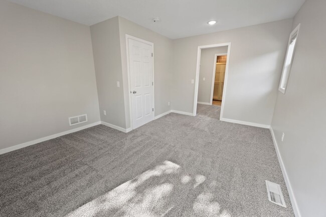 Building Photo - 4 Bedroom House for Rent