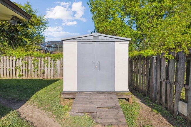 Building Photo - 1517 Kruse Dr