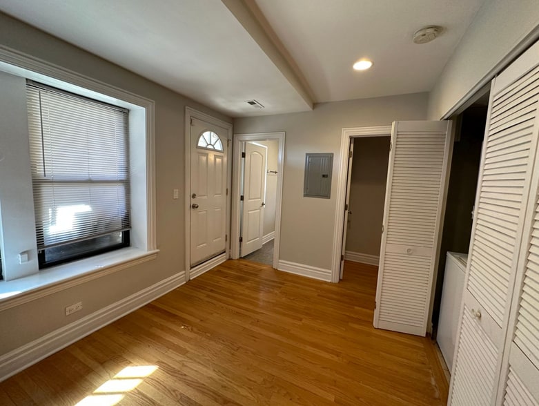 Building Photo - 3925 W Altgeld St