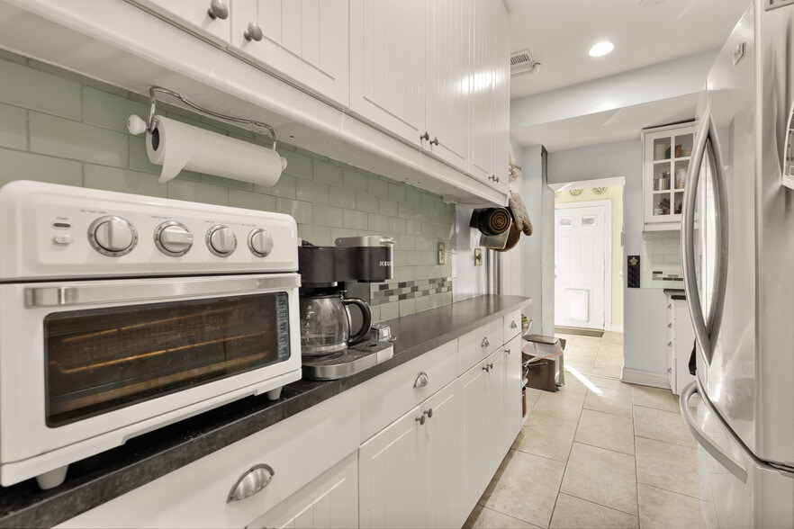 Building Photo - 207 V St NE