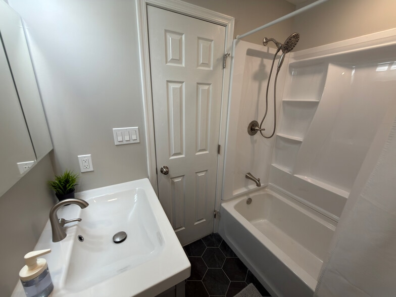 Building Photo - 4377 Pechin St