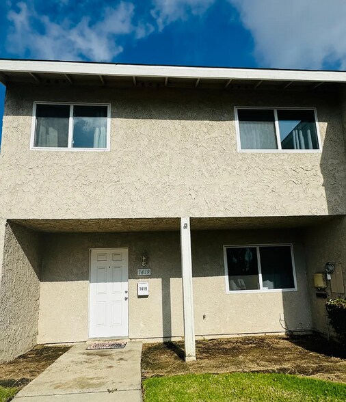 Building Photo - 1419 N Elderberry Ave