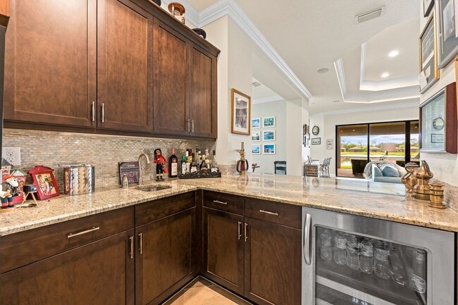 Building Photo - Furnished 3 Bedroom Luxurious Single Famil...
