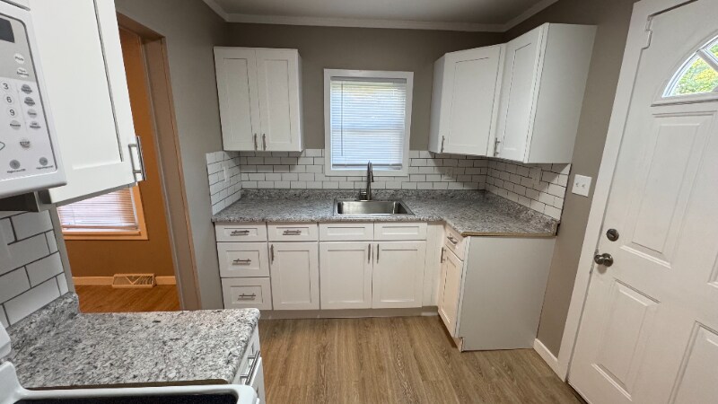 Building Photo - 404 W 5th St