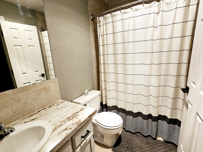 Building Photo - 2010 Constitution Ave