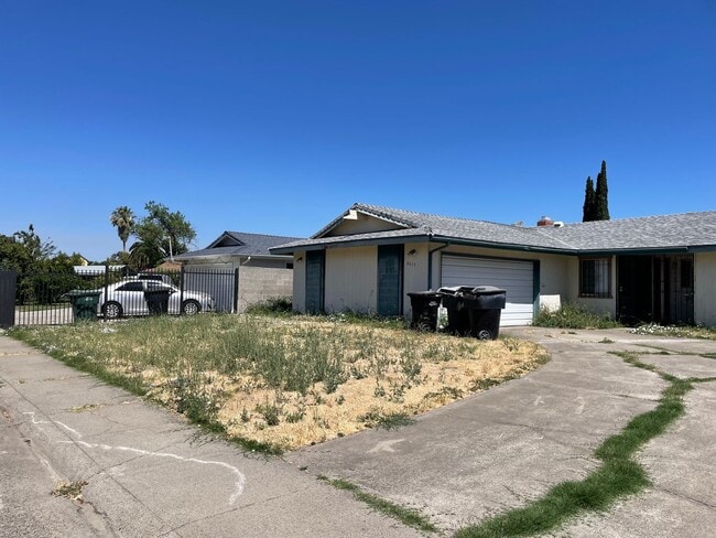 Building Photo - 4617 Livingston Way